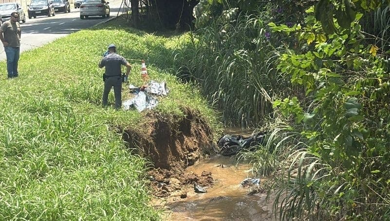 O corpo d'água fica às margens da Avenida Invernada, na Vila Angeli, em Valinhos (SP)
