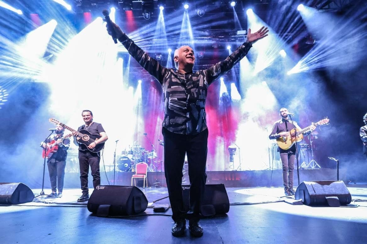 Gipsy Kings by Andre Reyes se apresenta nesta sexta, em Matinhos, como a primeira atração internacional do Verão Maior Paraná 2026.
