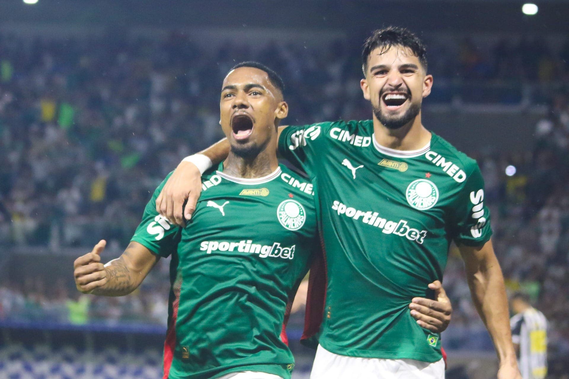 Allan e Flaco López, do Palmeiras, comemoram o gol anotado contra o Santos