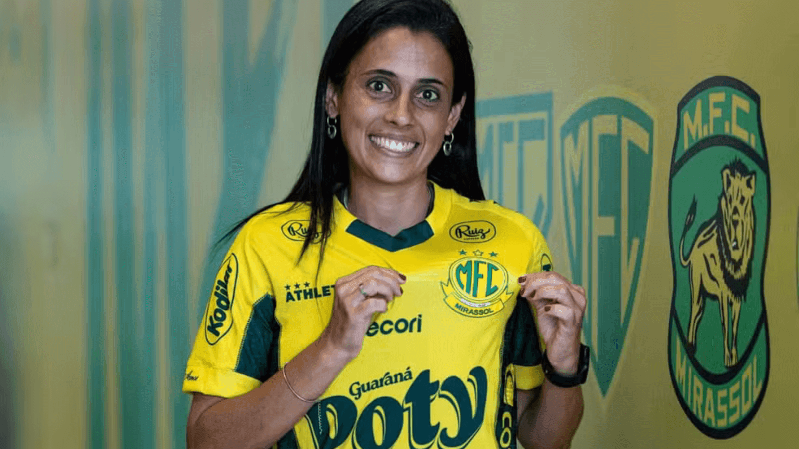 Rafaela teve passagens por clubes como Corinthians e Ferroviária