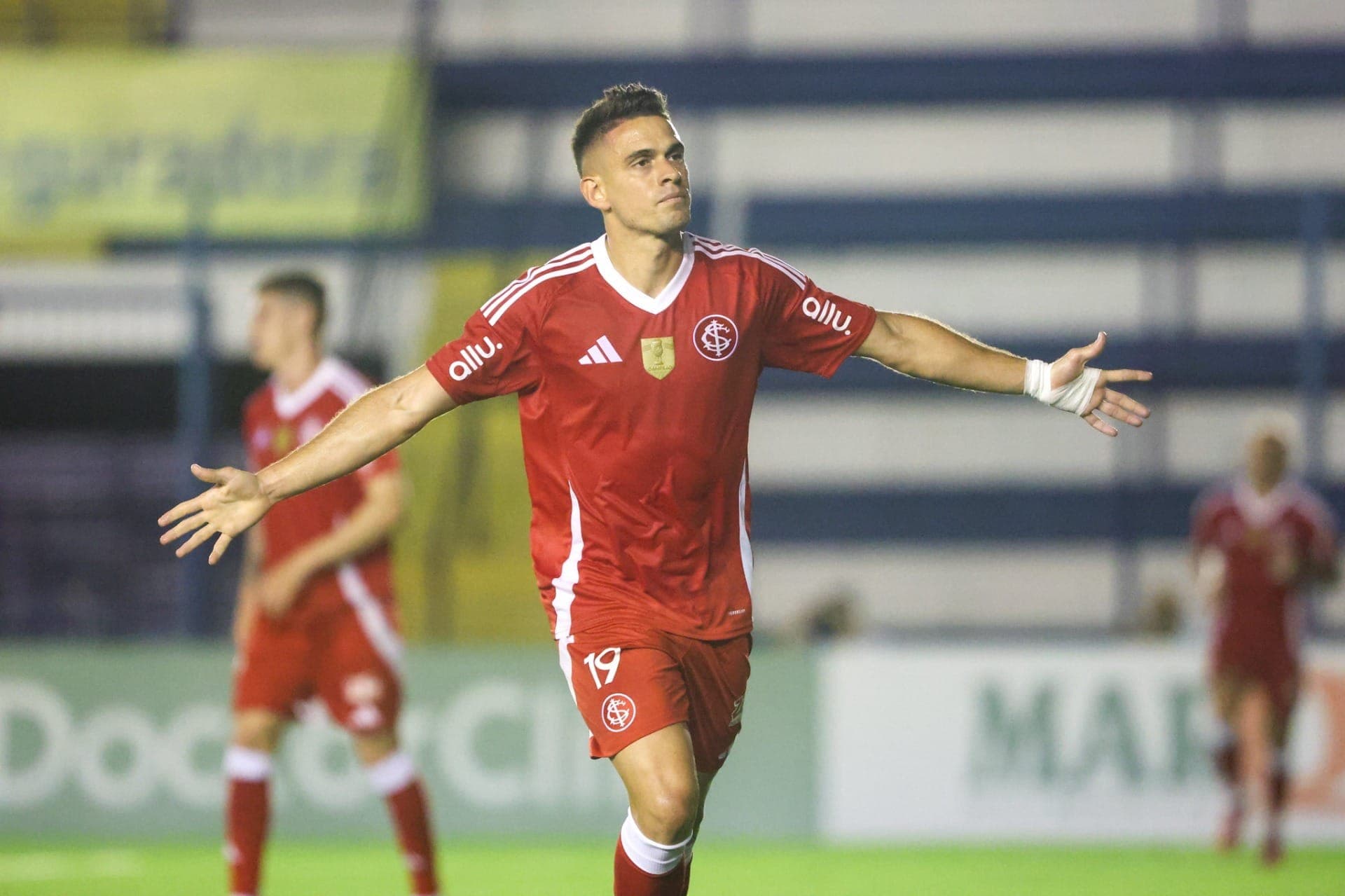 Borré comemora gol anotado pelo Internacional