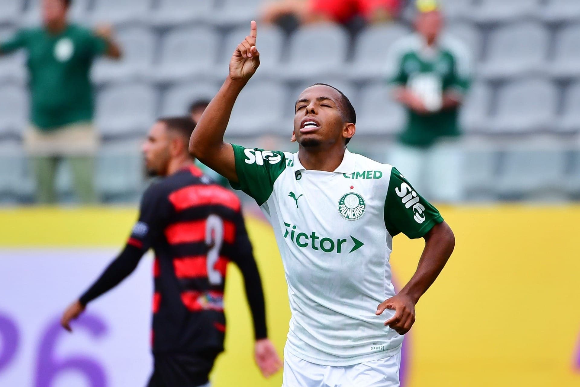 Sorriso comemora gol do Palmeiras
