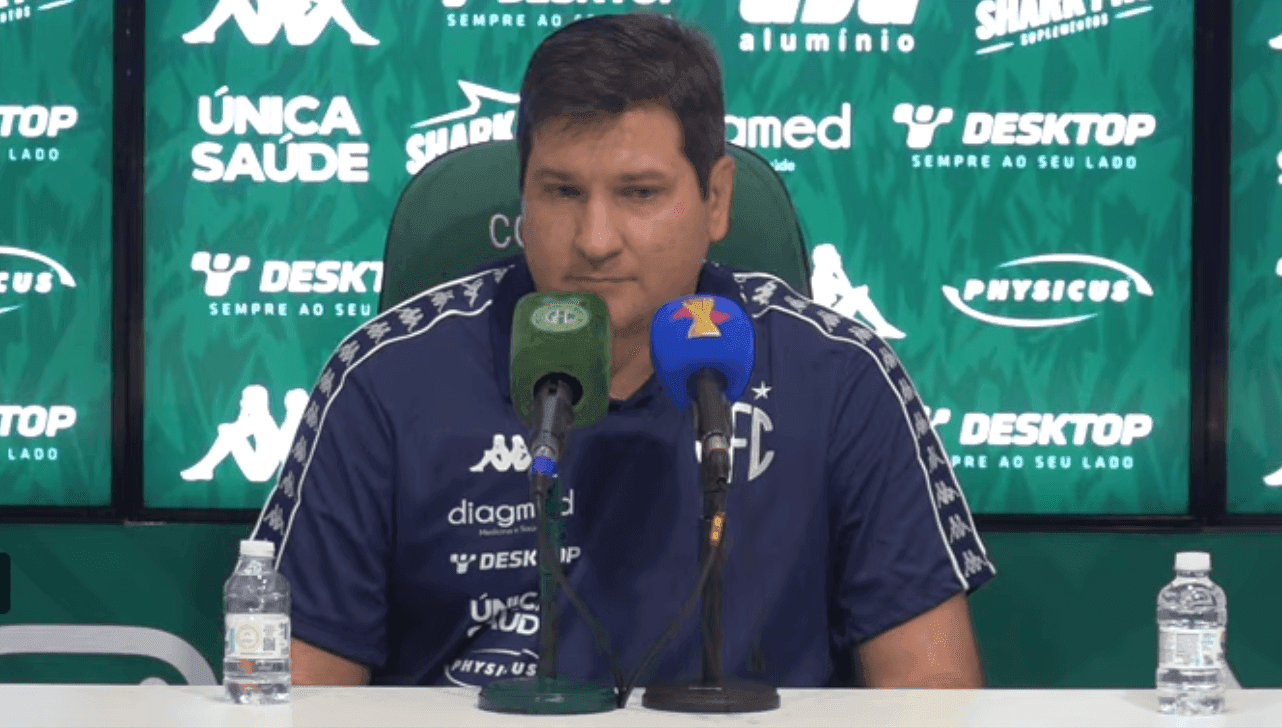 Técnico é demitido e time volta atrás horas depois da decisão
