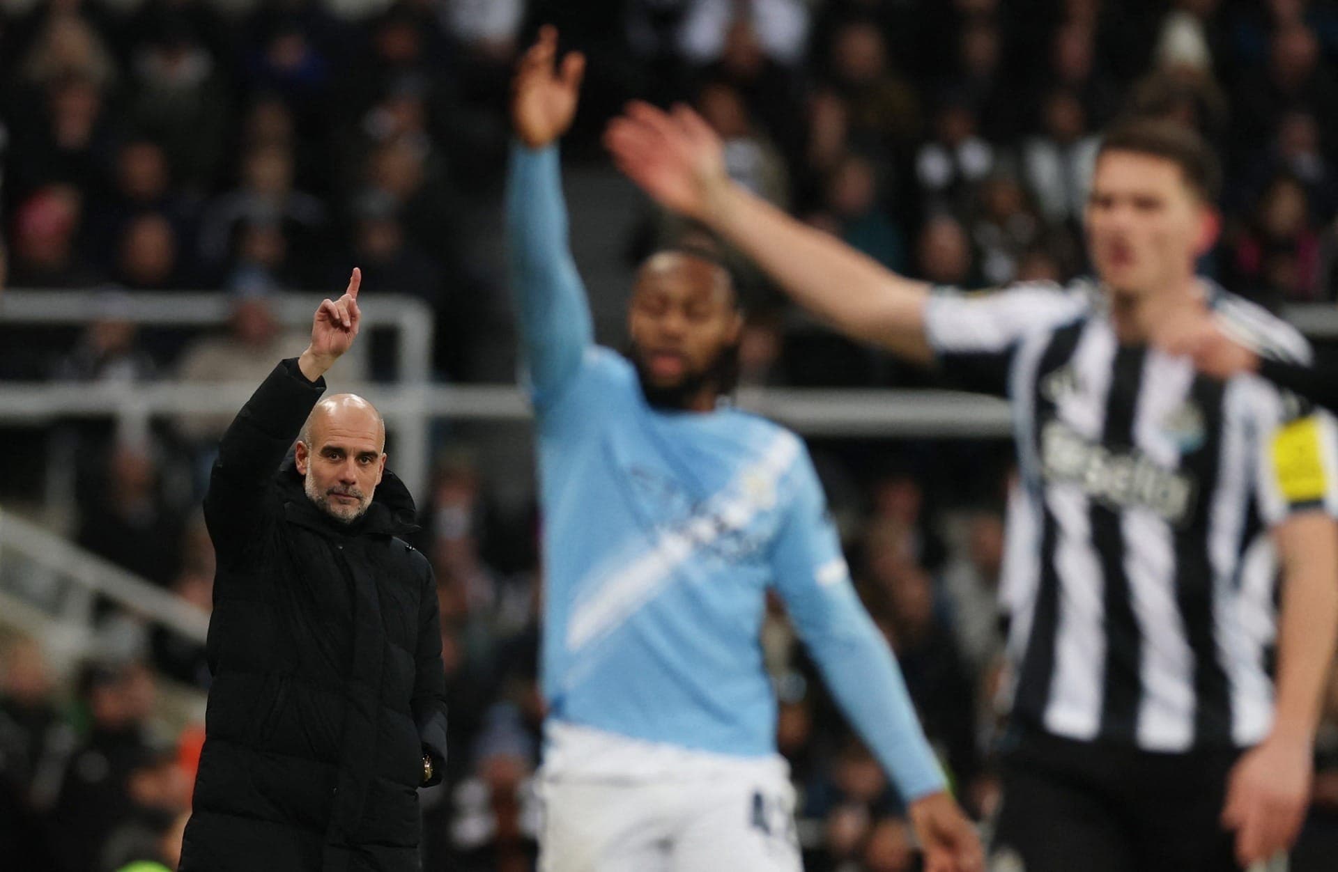 Guardiola observa Semenyo no Manchester City
