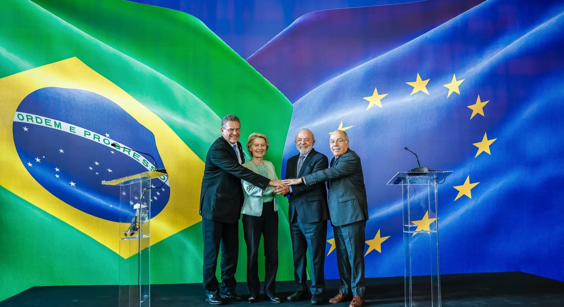 Lula se encontra com a presidente da a Comissão Europeia, na véspera da assinatura do acordo entre Mercosul e UE