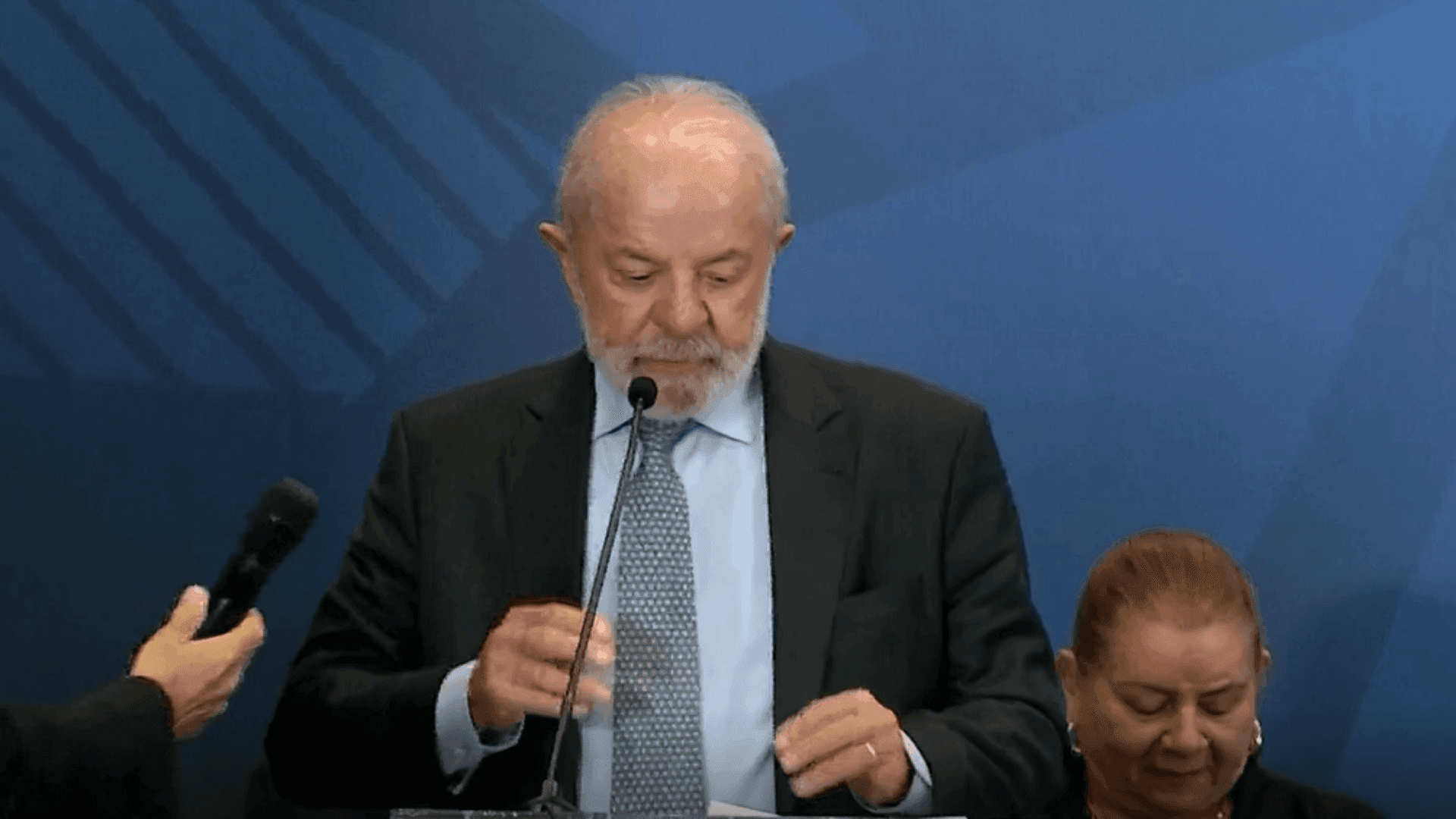 presidente Lula afirma que o salário mínimo praticado atualmente é baixo