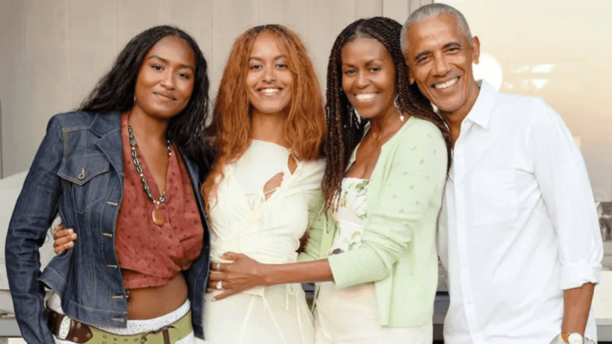 Barack Obama aparece em foto rara no aniversário de Michelle