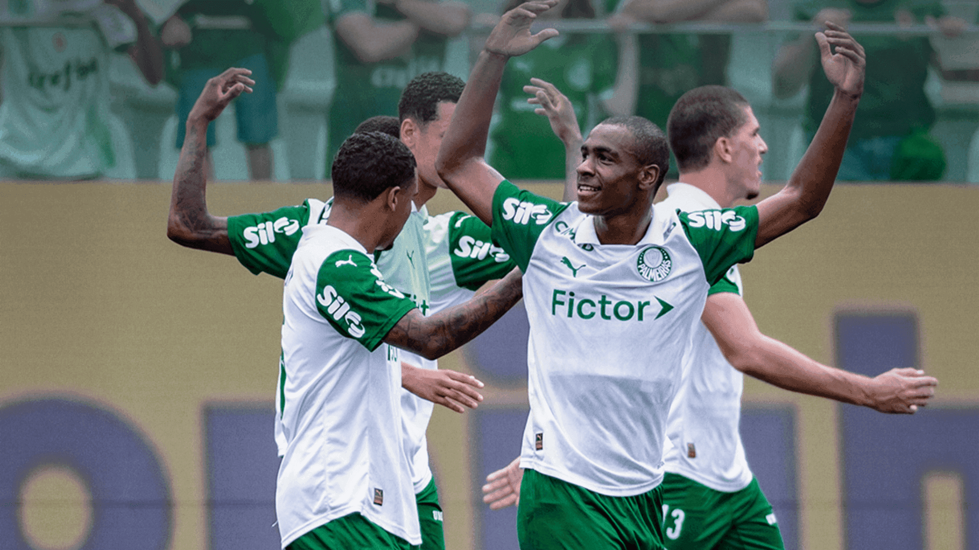 Jogadores do Palmeiras comemoram gol na vitória sobre o Ituano pela Copinha
