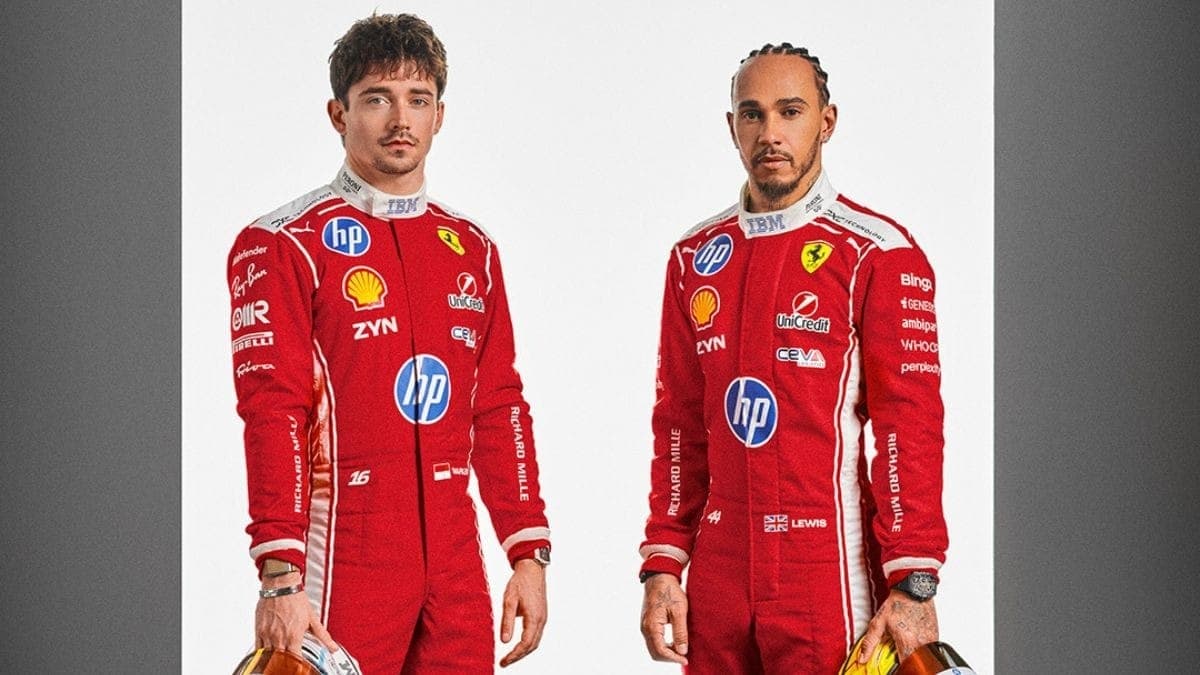 Ferrari lança macacão de corrida para 2026 com detalhe branco lateral