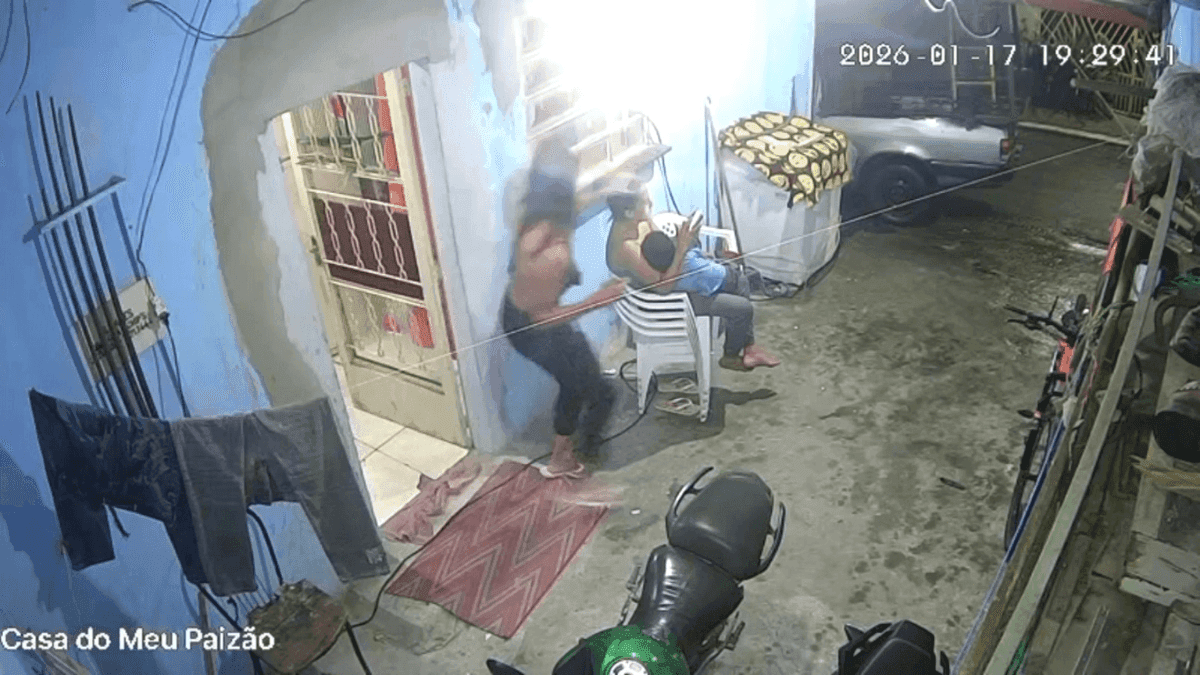 Mulher é morta com facadas no pescoço enquanto amamentava filho em PE