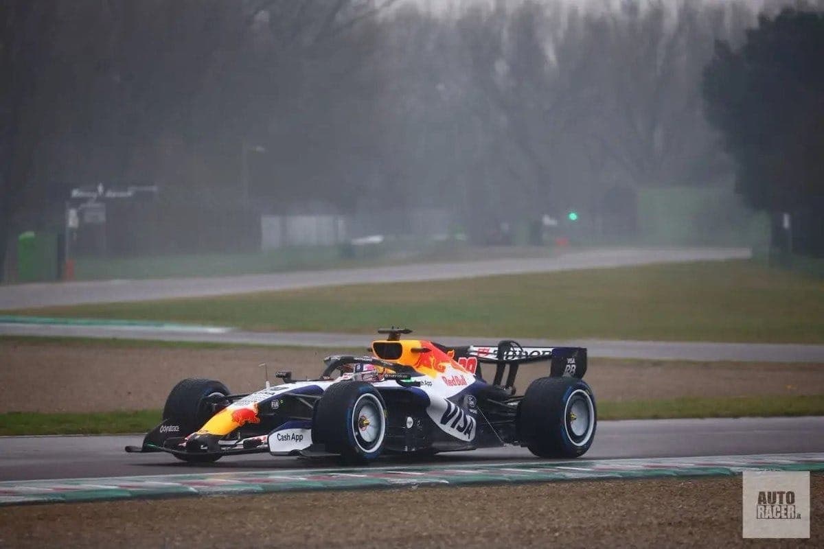 F1: Racing Bulls testa carro da temporada de 2026 pela primeira vez