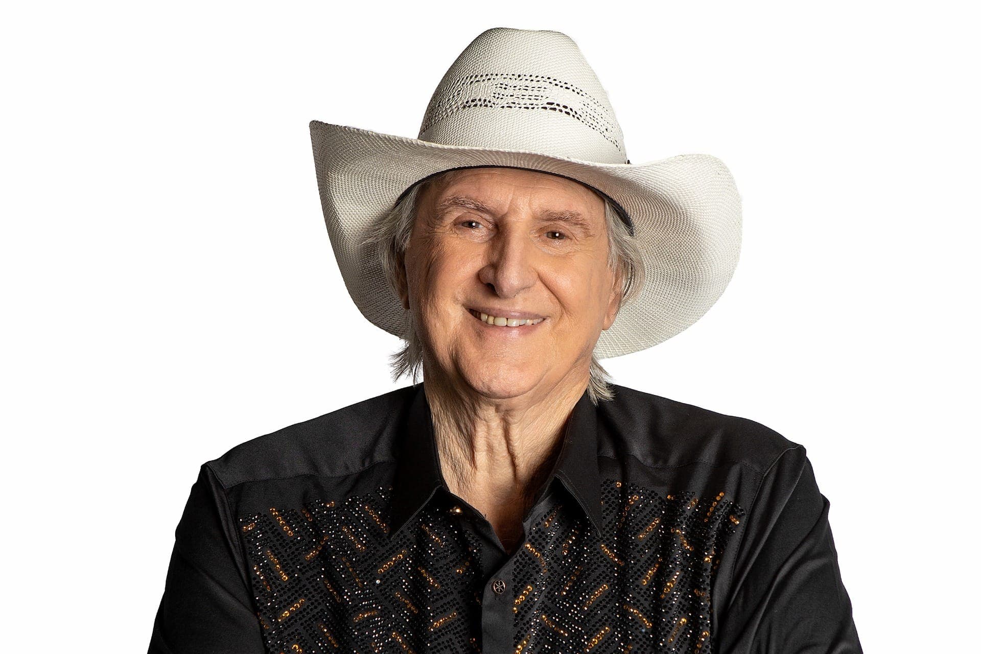 Sérgio Reis se apresenta no Teatro Guaíra, em Curitiba, no dia 21 de março de 2026, em show que celebra 67 anos de carreira.