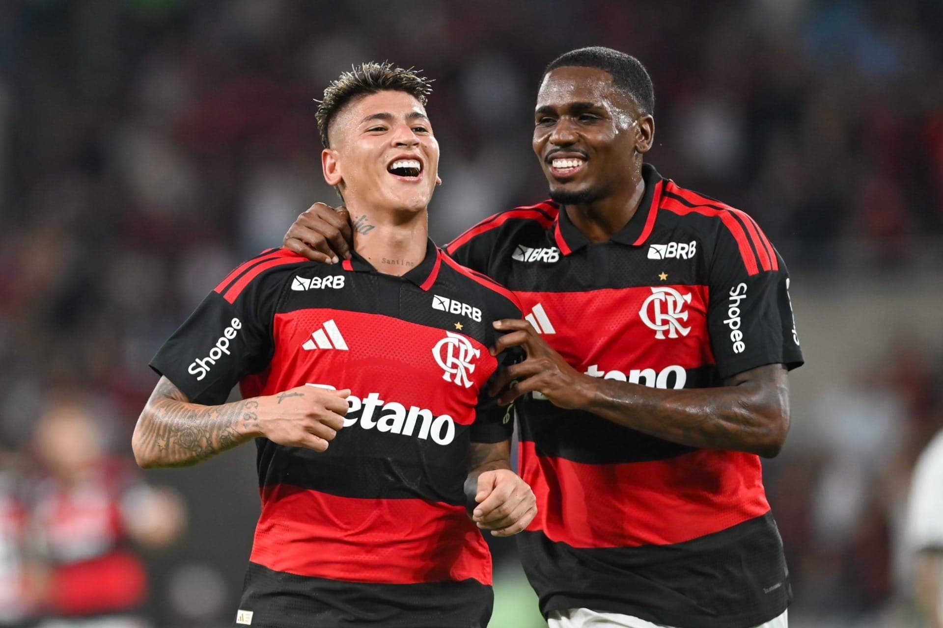 Carrascal comemora gol do Flamengo contra o Vasco
