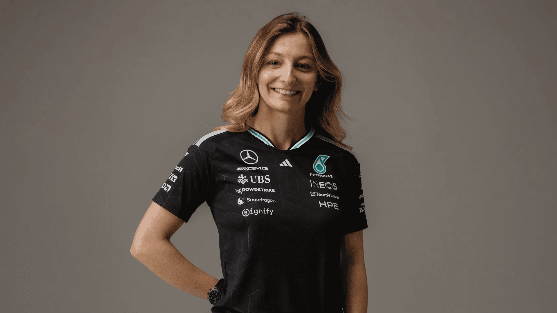 Mercedes anuncia Doriane Pin como pilota de desenvolvimento