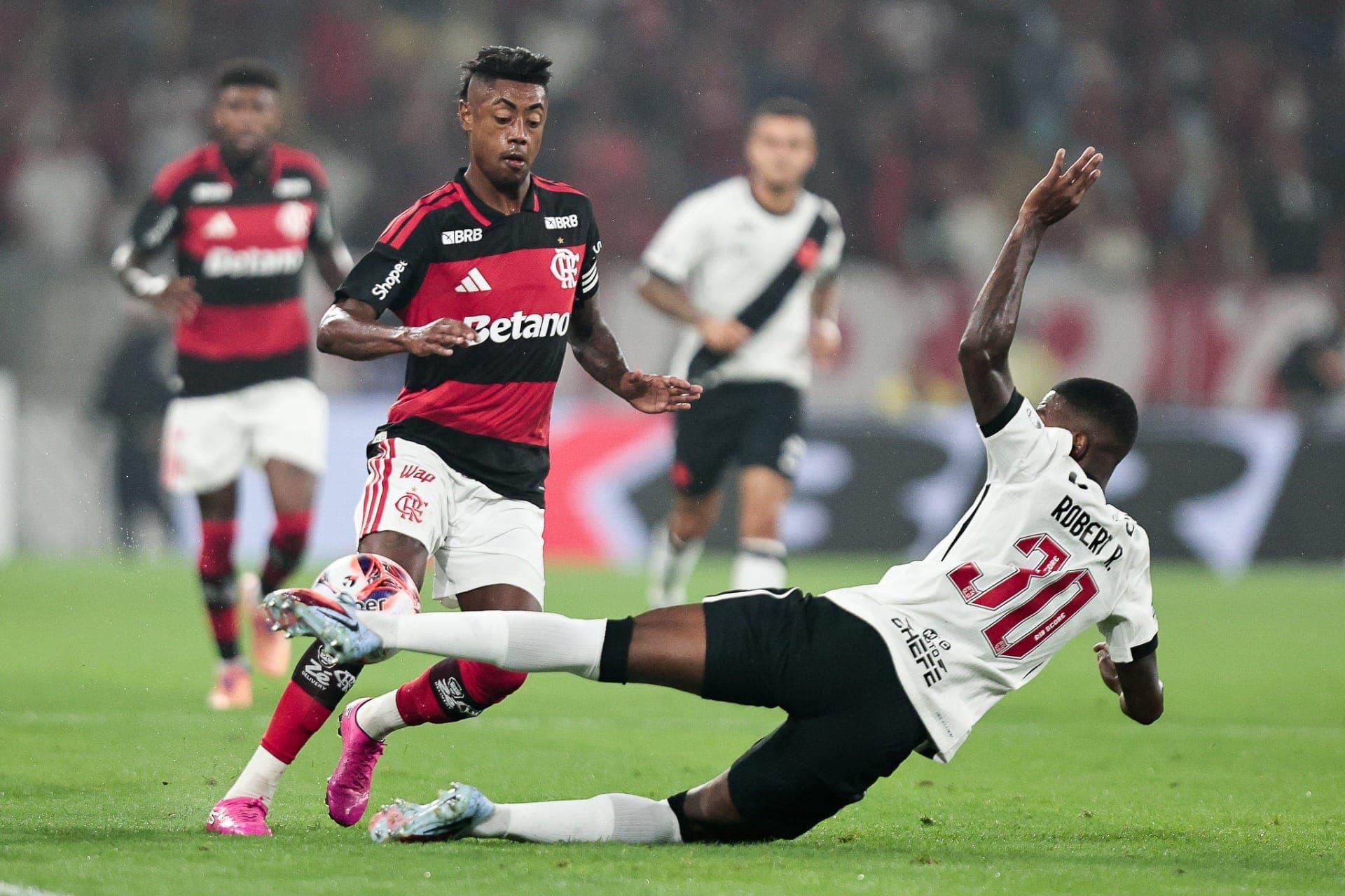 Bruno Henrique durante clássico contra o Vasco, pelo Campeonato Carioca