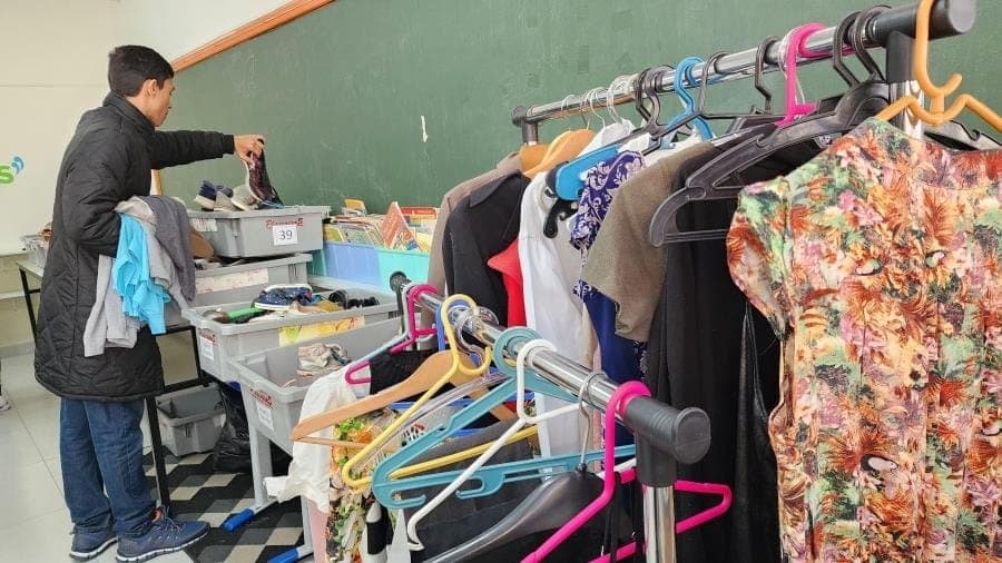 Fundo Social promove Mega Armário Solidário com Troca Verde e distribuição de brinquedos no bairro Santa Fé