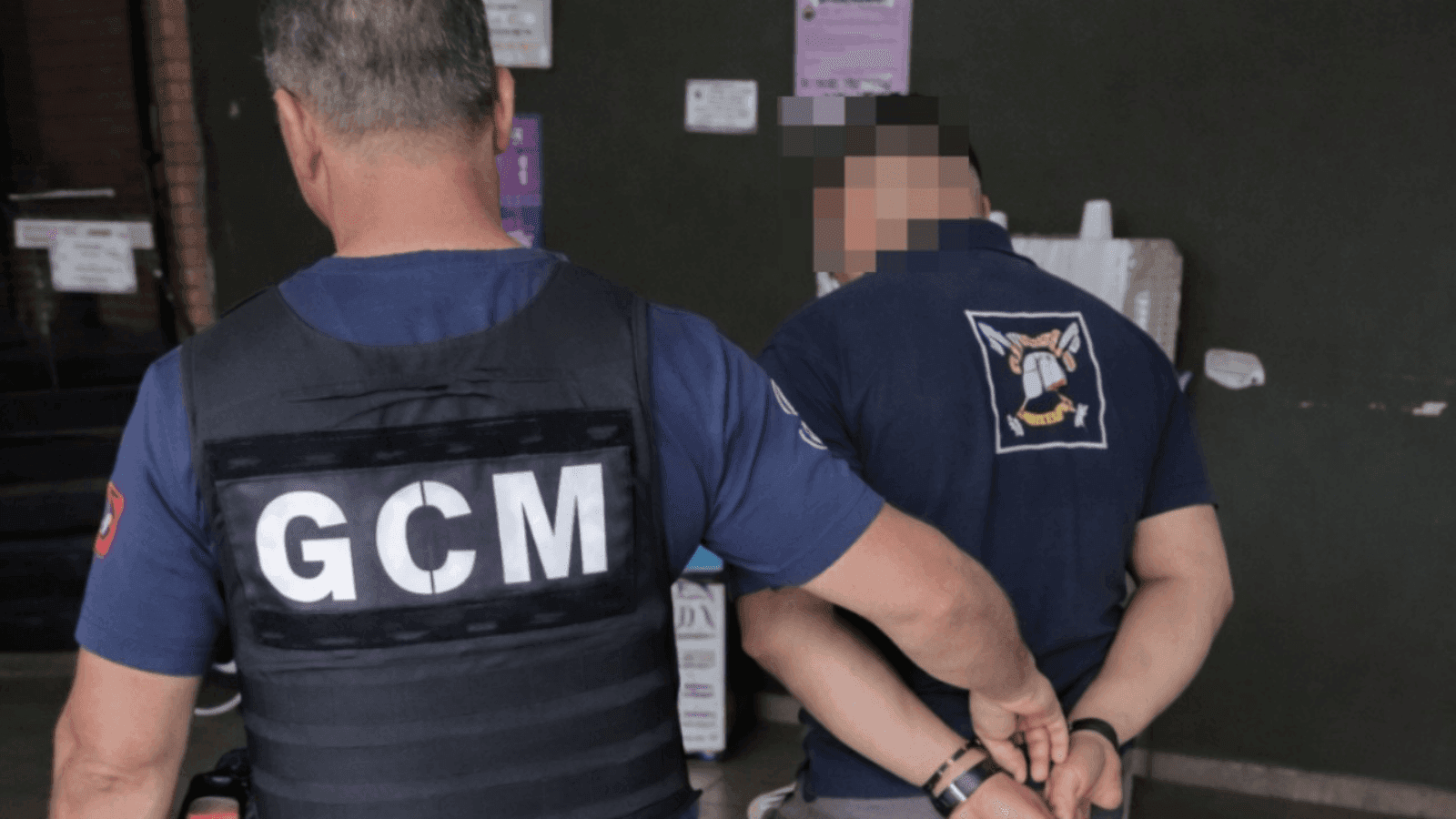 O homem foi preso no condomínio localizado na avenida Belvedere