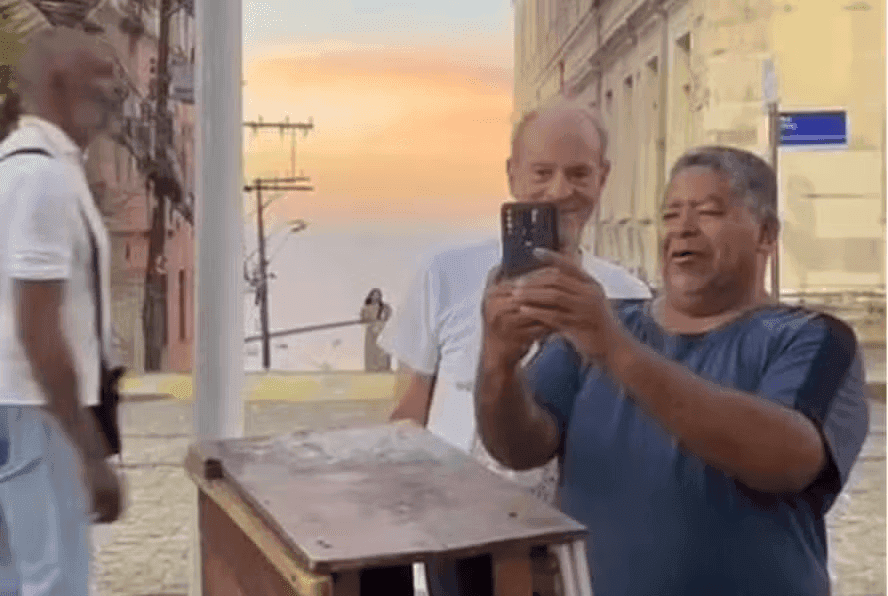 Ney Matogross é confundido com Caetano Veloso por fã