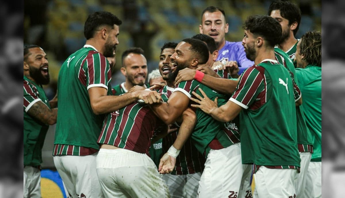 Jogadores do Fluminense comemora gol contra o Flamengo