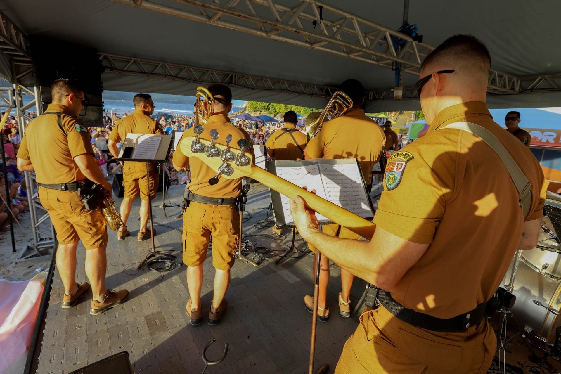 Camarim da Banda da PM vira palco de surpresa no Verão Maior