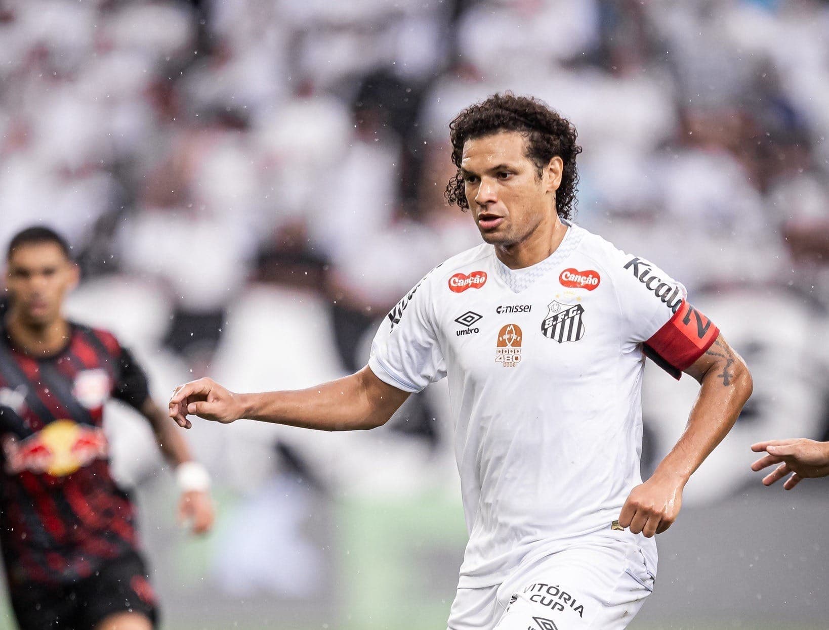Willian Arão, volante do Santos, na partida contra o Red Bull Bragantino