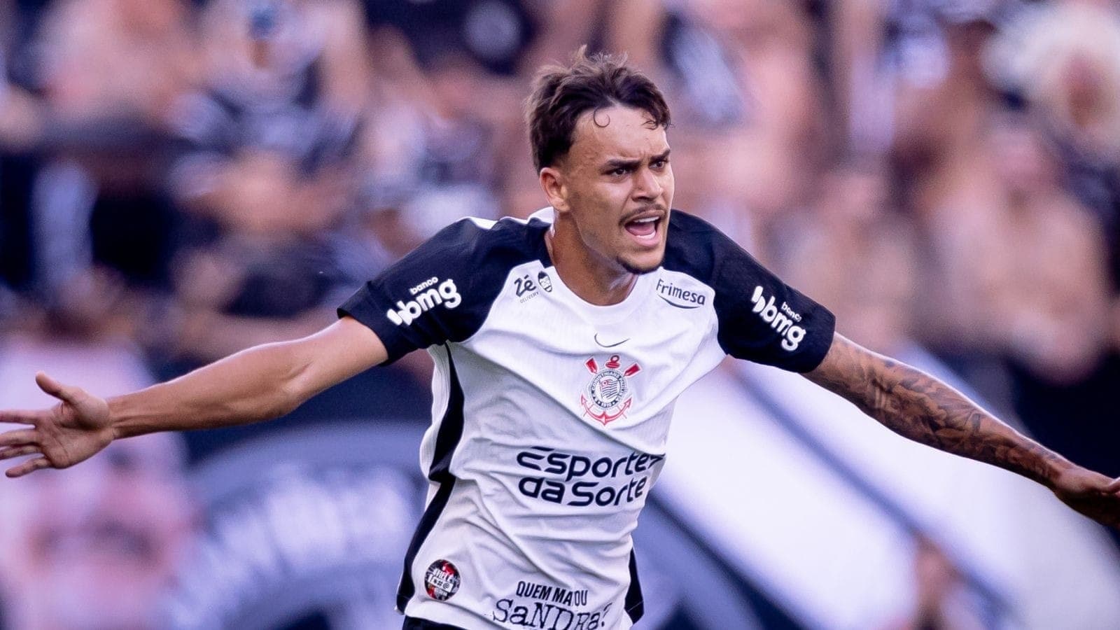 Zagueiro João Pedro deixa o Corinthians