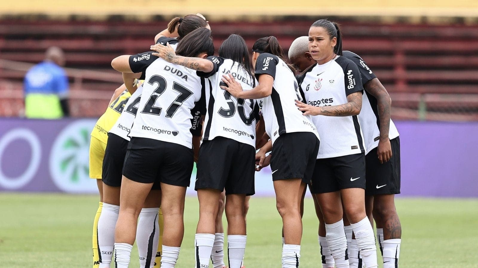 Jogadoras do time principal do Corinthians feminino