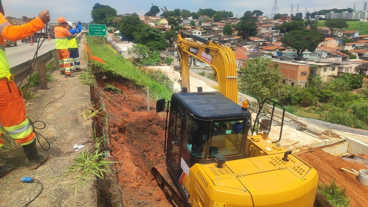 Obra na Dutra causa congestionamento em São José dos Campos