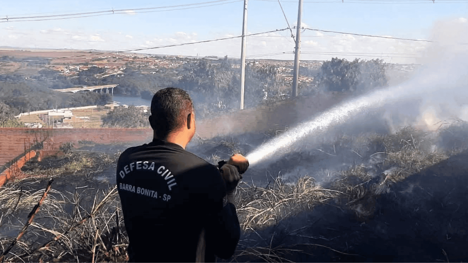 Foram confirmados 23 incêndios em vegetação na cidade