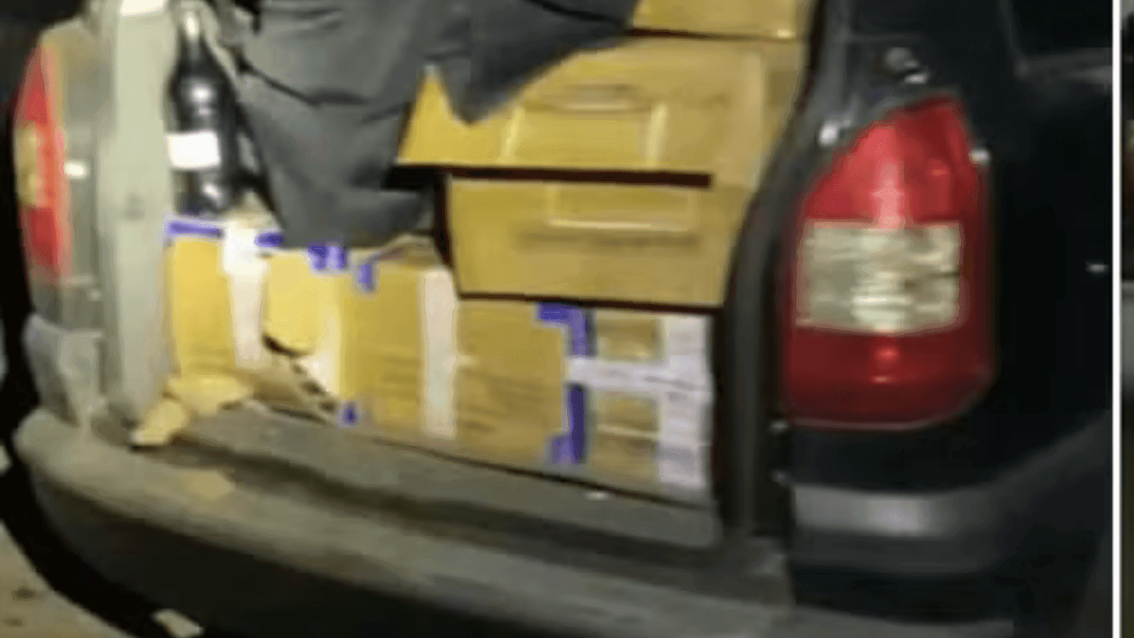Os veículos transportavam cigarros do Paraguai e eletrônicos