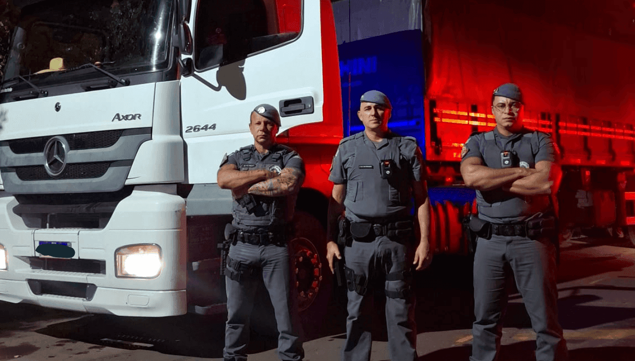 O motorista foi resgatado com vida, após ser liberado em Barueri (SP)
