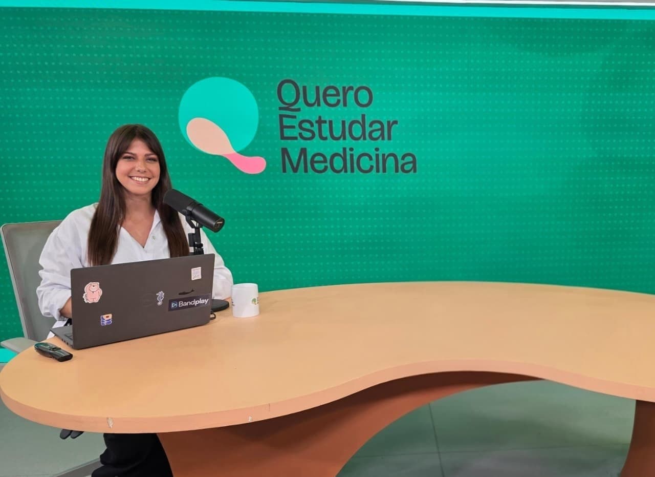 Babi Fava recebe especialistas para discutir financiamento e custos da graduação médica