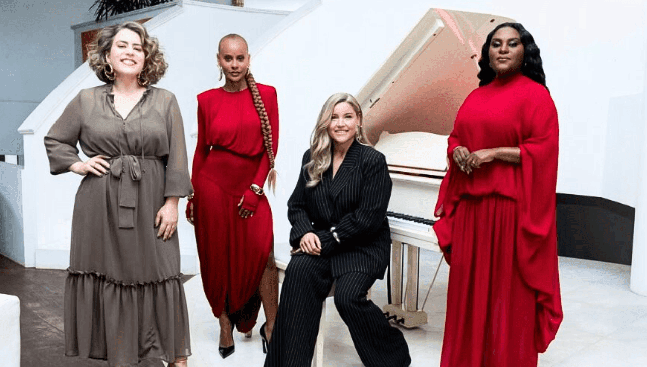 Ex-integrantes do Rouge posam juntas em clima elegante e nostálgico.