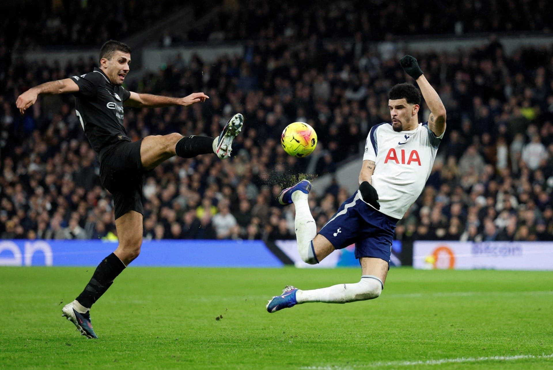 Com "gol escorpião", Tottenham buscou o empate contra o Manchester City, em Londres