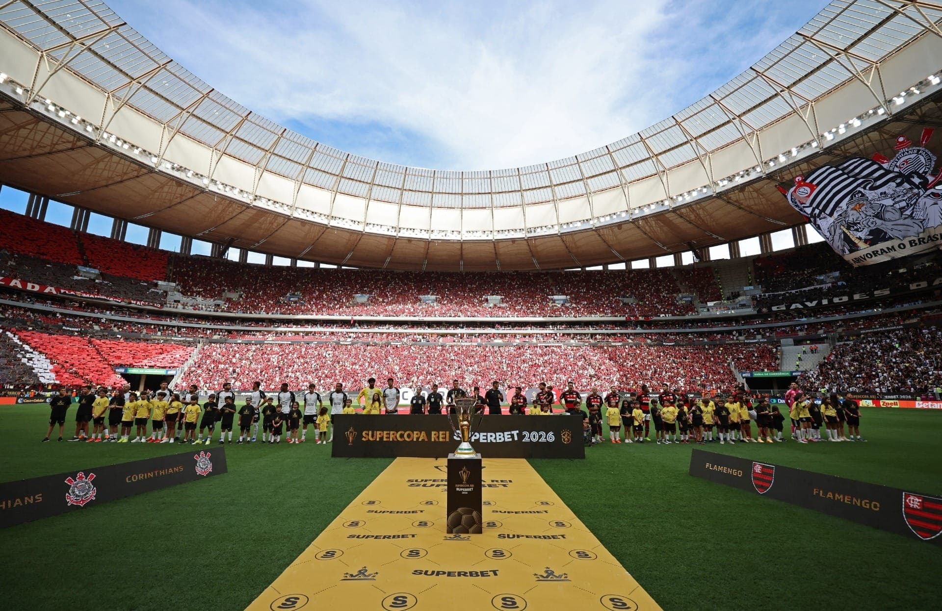 Corinthians e Flamengo disputaram a taça da Supercopa do Brasil