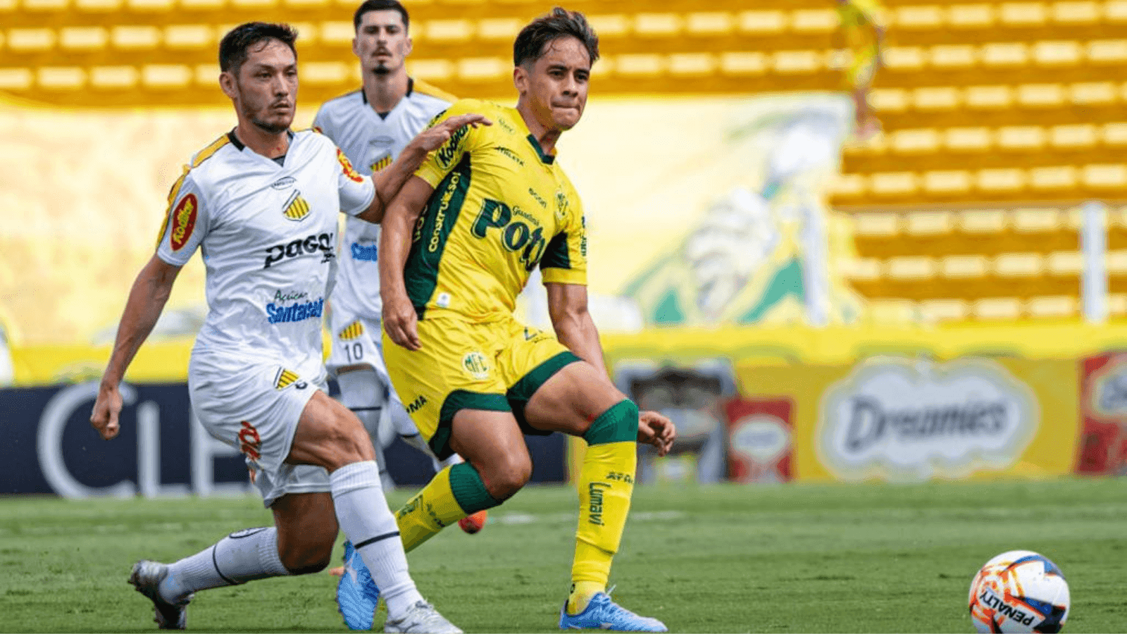 A partida que começou no domingo teve que ser adiada por causa da chuva