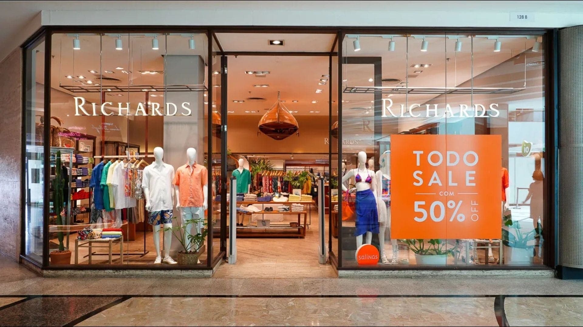 A reportagem aguarda um posicionamento do Barra Shopping e da loja Richards