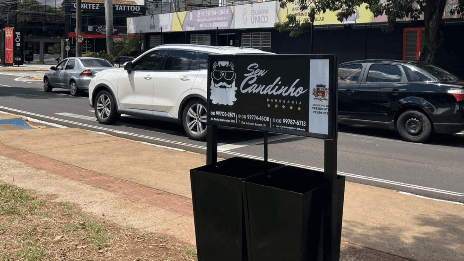 Algumas lixeiras já foram instaladas no parque do povo