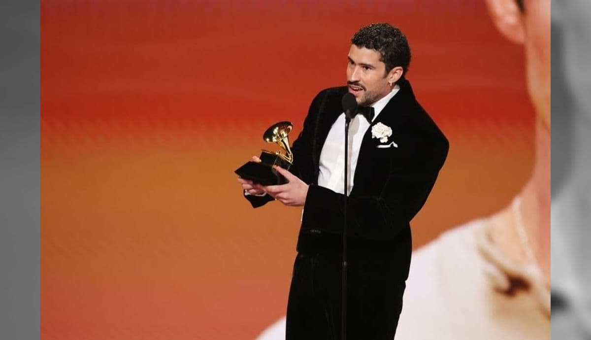 Bad Bunny vence o Grammy de Álbum do ano por 'Debí Tirar Más Fotos'