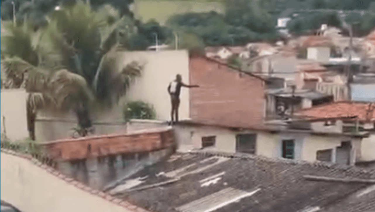 Homem tentou fugir da GCM no bairro São Judas e quebrou o aparelho para destruir provas; ele acabou preso pela polícia