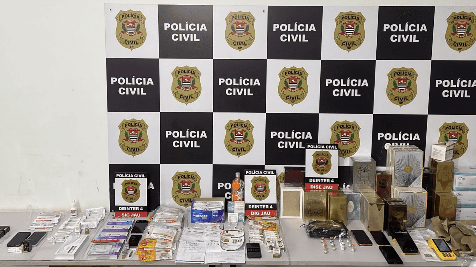 A polícia apreendeu medicamentos de uso controlado