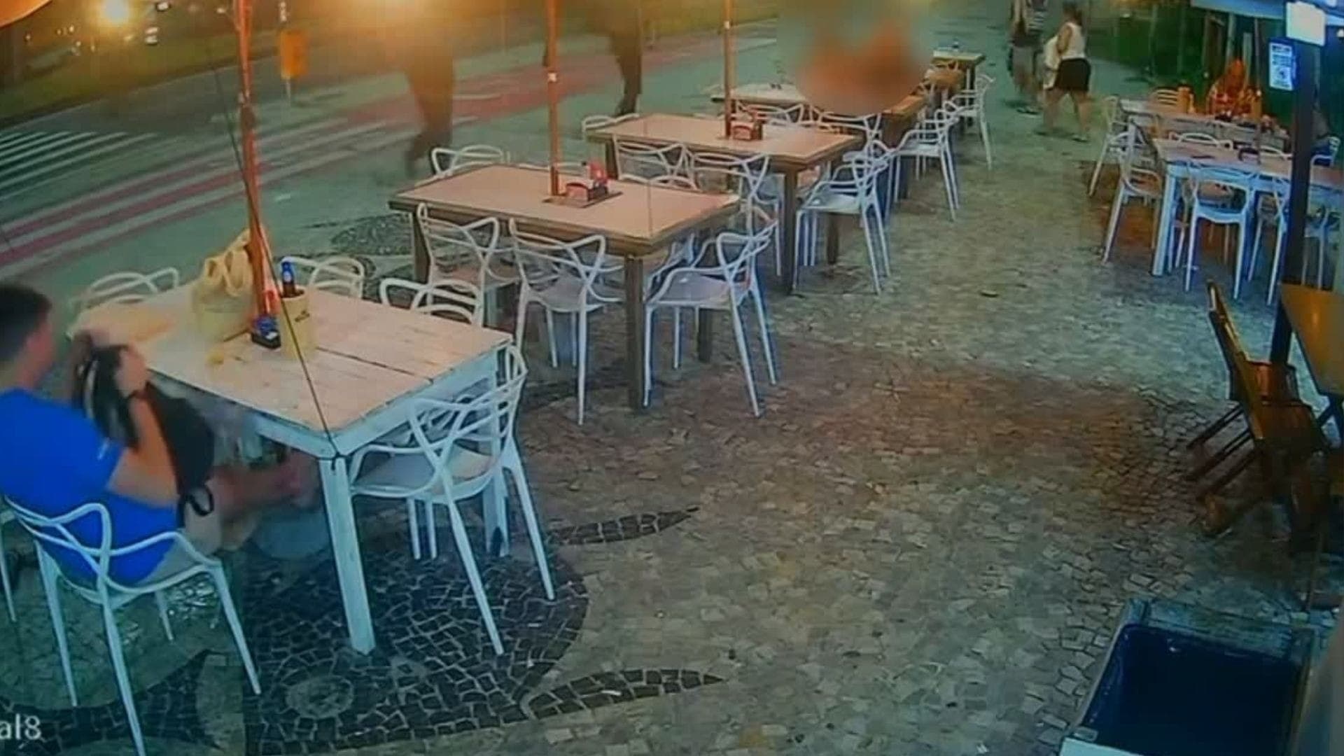 Casal de turistas argentinos foi assaltado dentro de um quiosque na praia da Barra