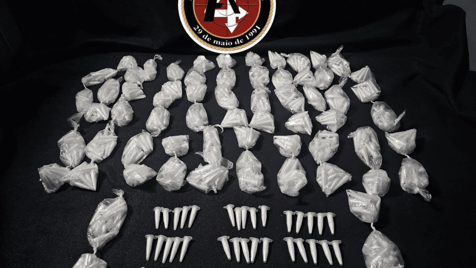 A droga estava escondida dentro do veículo do suspeito