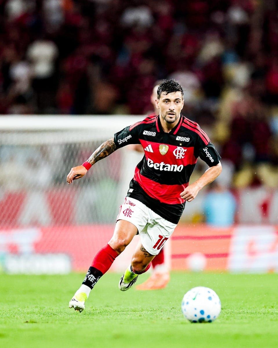 De Arrascaeta marcou o gol de empate do Flamengo sobre o Internacional