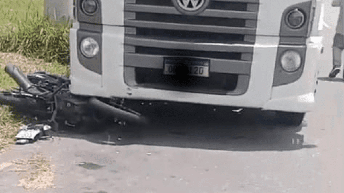 Motociclista morre em colisão com caminhão em Taubaté