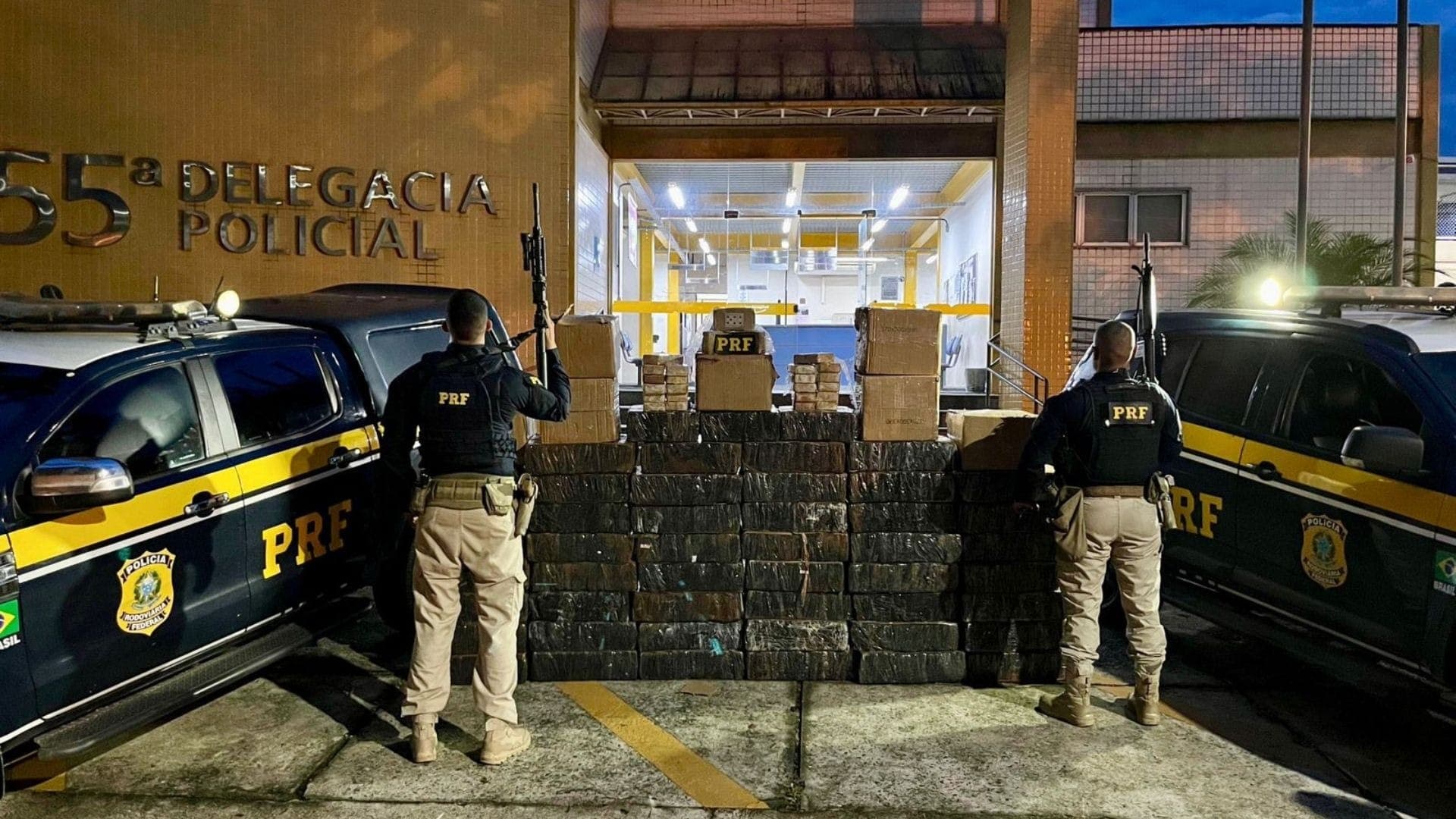 Uma tonelada de maconha e 209 quilos de pasta base de cocaína foram apreendidos