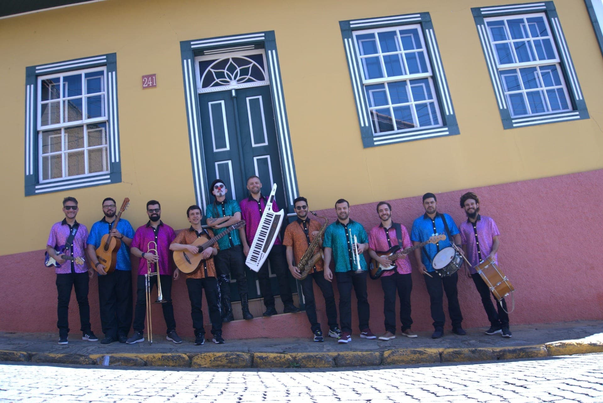 Banda Estrambelhados: lançamento do álbum Carnaval Não Acaba Nunca