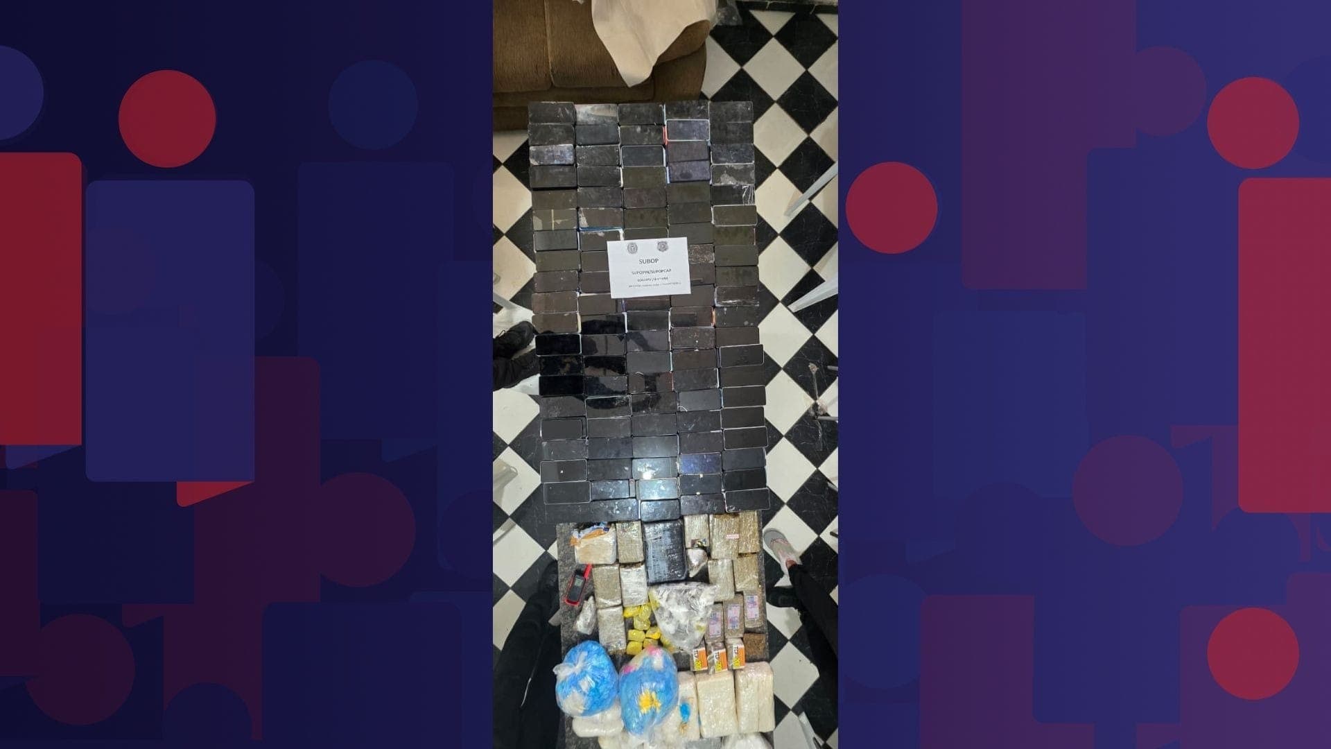 Com os presos, também foram encontrados cerca de 8kg de pó branco e 7kg de erva seca