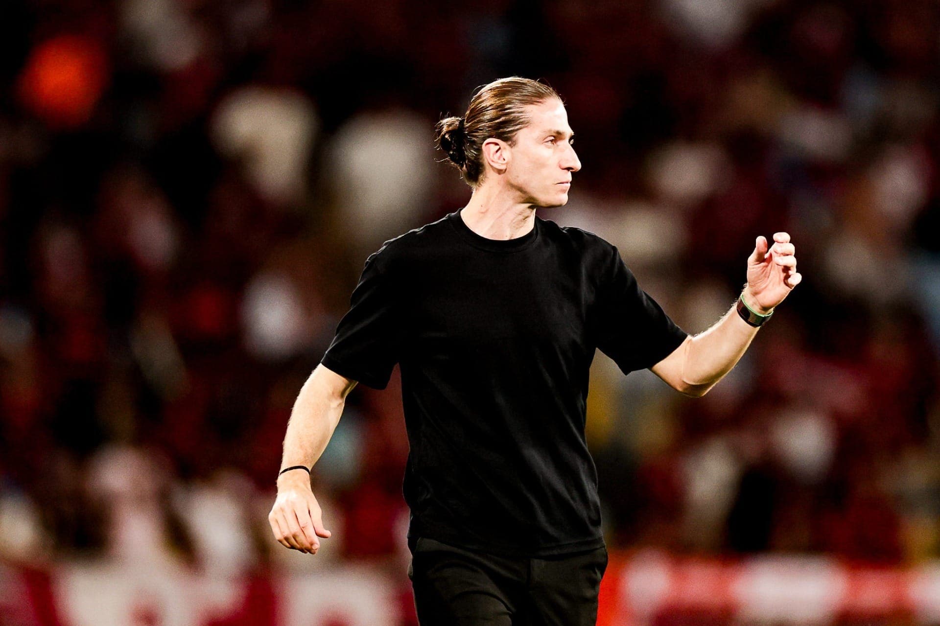 Filipe Luís, técnico do Flamengo, minimizou as vaias da torcida após empate contra o Internacional