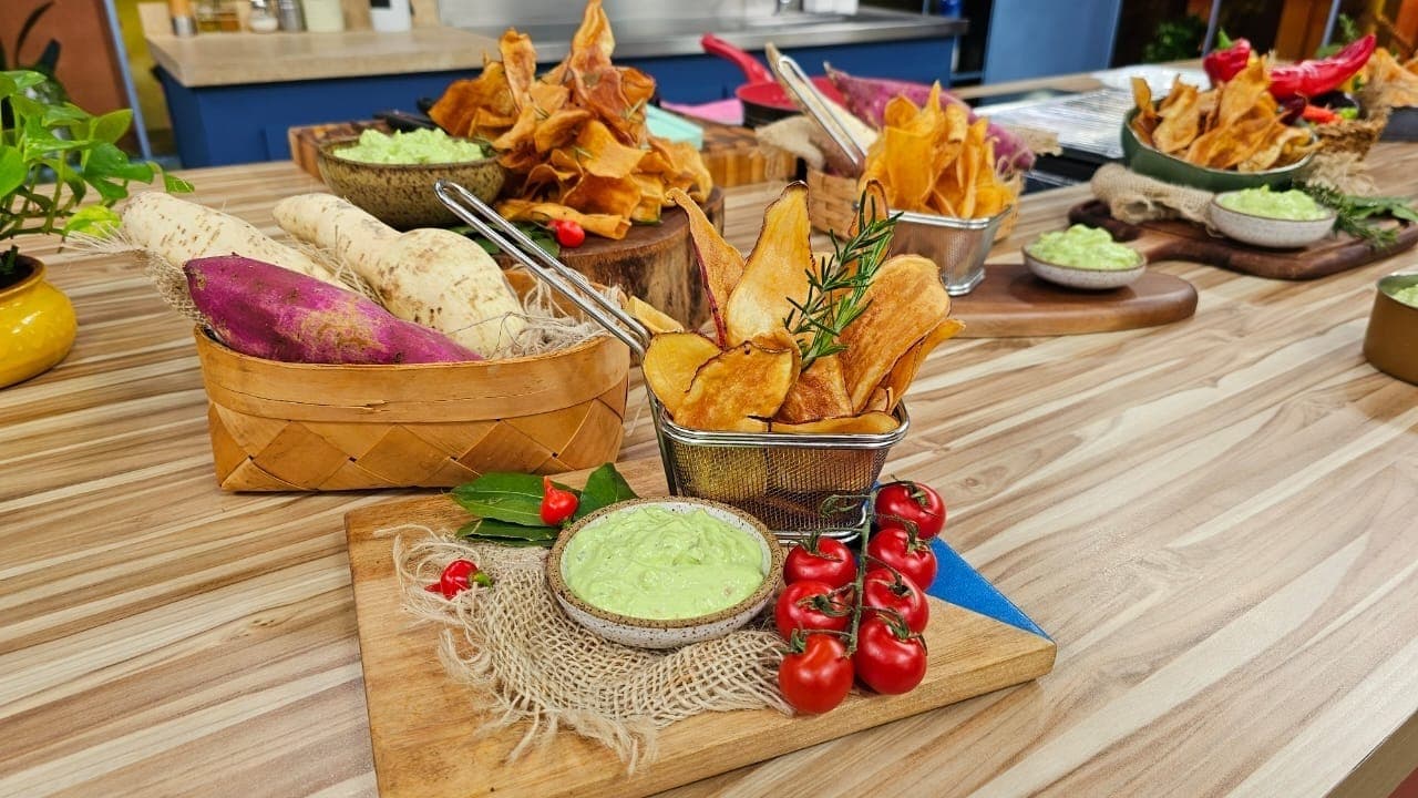 Chips de batata doce com molho tártaro